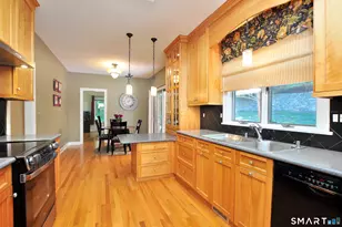 98 Old Farms Rd, Glastonbury, CT 06073 - Photo 16