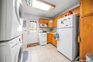 2 Lee Ln, Windsor Locks, CT 06096 - Photo 2