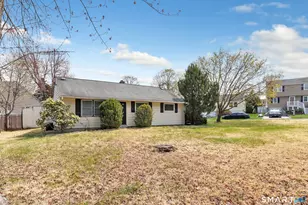 12 Hawthorne Dr, Norwalk, CT 06851 - Photo 2