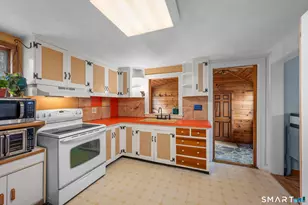 26 Field St, Stonington, CT 06379 - Photo 8