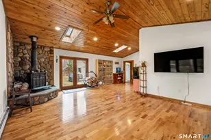 26 Field St, Stonington, CT 06379 - Photo 2