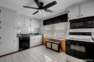 17 Layton St, West Hartford, CT 06110 - Photo 8