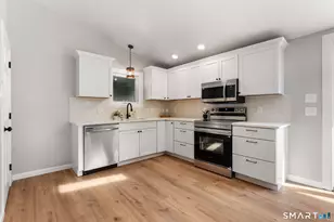 8 Spruce St, Old Lyme, CT 06371 - Photo 4