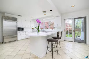 163 W Hill Rd, Stamford, CT 06902 - Photo 10
