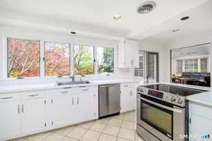 163 W Hill Rd, Stamford, CT 06902 - Photo 12