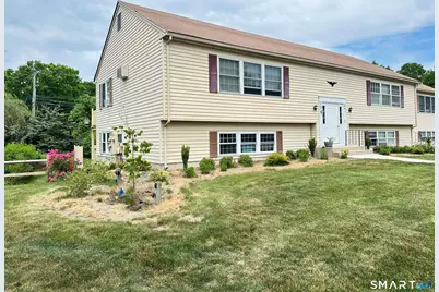 92 Founders Village #92, Clinton, CT 06413 - Photo 2