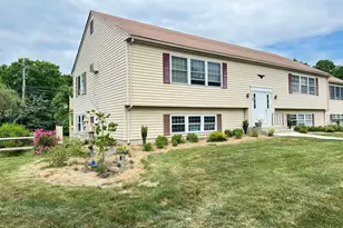 92 Founders Village, Clinton, CT 06413 - Photo 2
