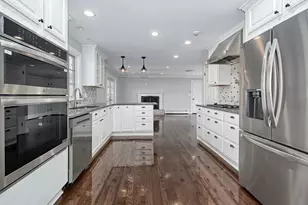 4 Ivanhoe Ln, Westport, CT 06880 - Photo 10