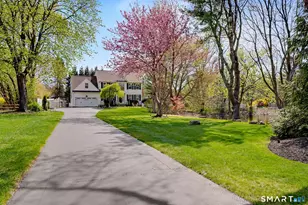 53 Oakland Dr, Trumbull, CT 06611 - Photo 2