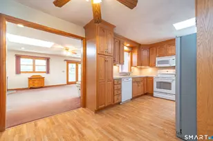 127 Bee St, Meriden, CT 06450 - Photo 12