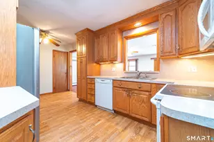 127 Bee St, Meriden, CT 06450 - Photo 14
