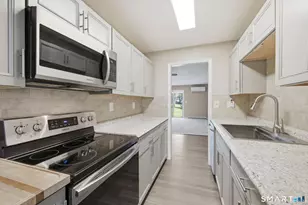 21 Mountain Laurel Ct, Cromwell, CT 06416 - Photo 10