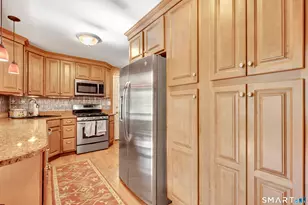 960 Peck Ln, Cheshire, CT 06410 - Photo 4