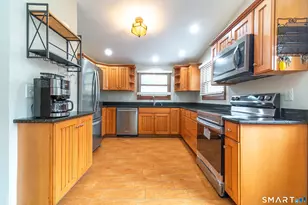 194 W Main St, East Lyme, CT 06357 - Photo 6
