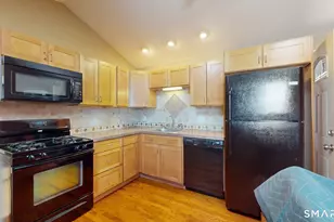 31 Suffield St, Windsor Locks, CT 06096 - Photo 2