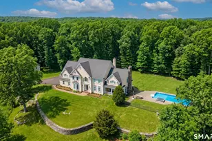 48 Coach Light Dr, Woodbury, CT 06798 - Photo 2