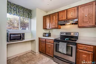 60 Danforth Ln, West Hartford, CT 06110 - Photo 6