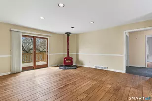64 Mariner Cir, Trumbull, CT 06611 - Photo 10