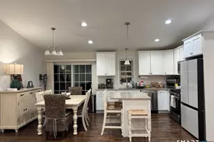 63 Yorktown Ridge, Waterbury, CT 06704 - Photo 8