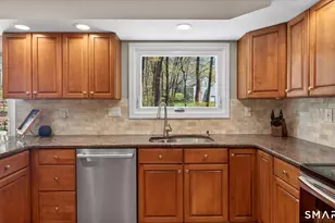 7 Village View Ln, Farmington, CT 06085 - Photo 10