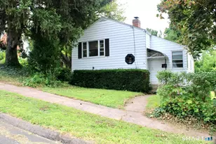 49 Robert St, Hamden, CT 06514 - Photo 2