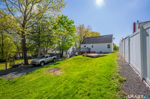 65 Edgewood St, East Hartford, CT 06108 - Photo 10