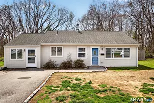 11 Carol Ct, Groton, CT 06340 - Photo 2
