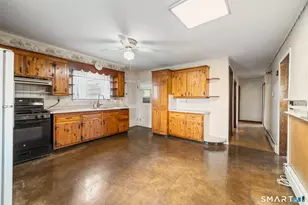 7 Hamburg St, Shelton, CT 06484 - Photo 10