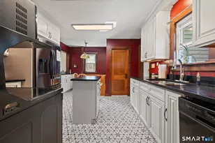 31 Lincoln St, Plainville, CT 06062 - Photo 12