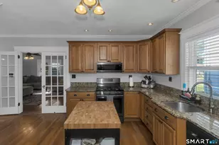 6 James St, Windsor Locks, CT 06096 - Photo 32