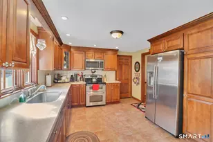 24 Meadowood Dr, Middletown, CT 06457 - Photo 14