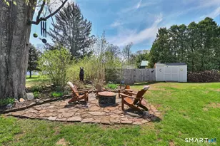 24 Meadowood Dr, Middletown, CT 06457 - Photo 8