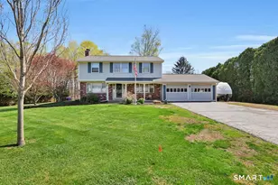 24 Meadowood Dr, Middletown, CT 06457 - Photo 2