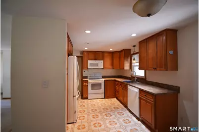 45 Dennis Circle, Hamden, CT 06514 - Photo 8