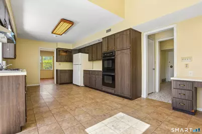 104 Knollwood Drive, New Haven, CT 06515 - Photo 10