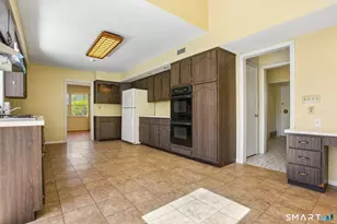 104 Knollwood Dr, New Haven, CT 06515 - Photo 10