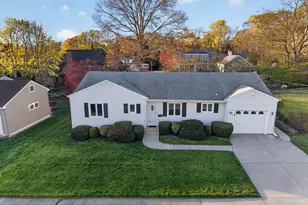 42 Aitchison Dr, New London, CT 06320 - Photo 2