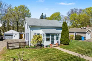 57 Grove St, Clinton, CT 06413 - Photo 2