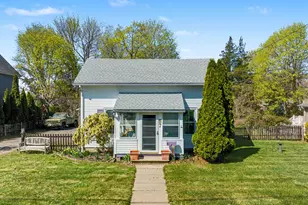57 Grove St, Clinton, CT 06413 - Photo 2