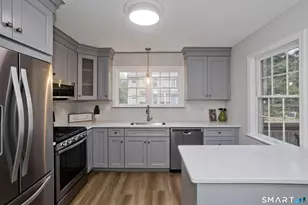 39 Fox Hollow Dr, Windsor Locks, CT 06096 - Photo 12