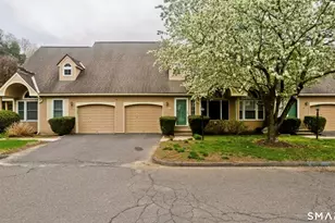 39 Fox Hollow Dr, Windsor Locks, CT 06096 - Photo 2