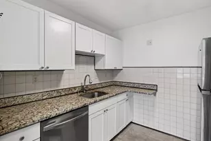 32 Webster Ct, Newington, CT 06111 - Photo 4