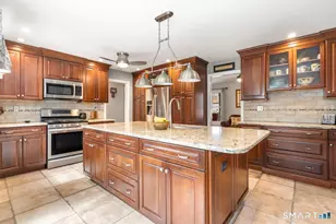 61 Sharon Ct, Shelton, CT 06484 - Photo 4