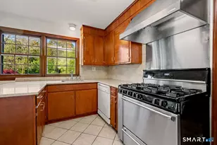 60 Rosebrook Dr, Stratford, CT 06614 - Photo 10