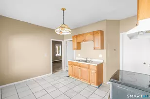 40 Bond St, Hartford, CT 06114 - Photo 10