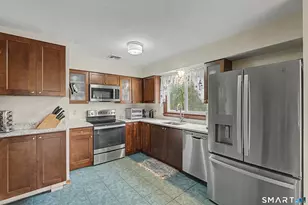 5 Kimberly Ln, Woodbury, CT 06798 - Photo 4