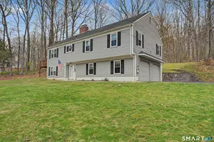 5 Kimberly Ln, Woodbury, CT 06798 - Photo 2