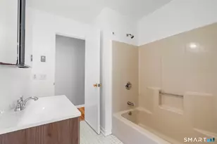 100 Meriden Rd, Waterbury, CT 06705 - Photo 12