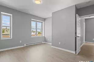 31 Whittier St, Bridgeport, CT 06605 - Photo 4