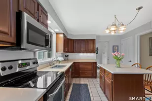 147 Carriage Dr, Fairfield, CT 06890 - Photo 12